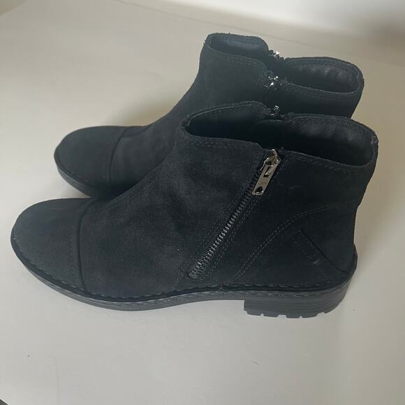 Eric Michael Women's 39 / 8.5-9 Black Suede Ankle Boot Side Zip Leather Lug Sole - Picture 8 of 8